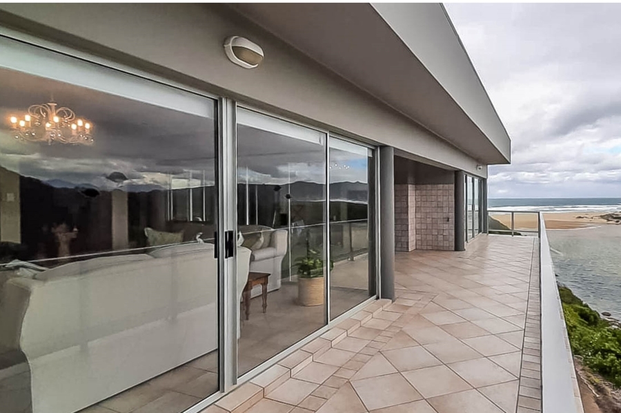5 Bedroom Property for Sale in Kingfisher Creek Western Cape